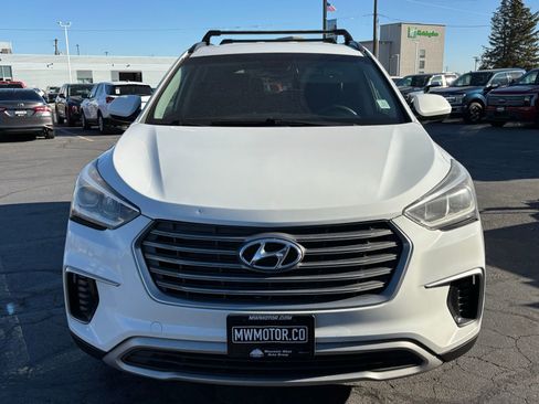 Used 2017 Hyundai Santa Fe SE image 2
