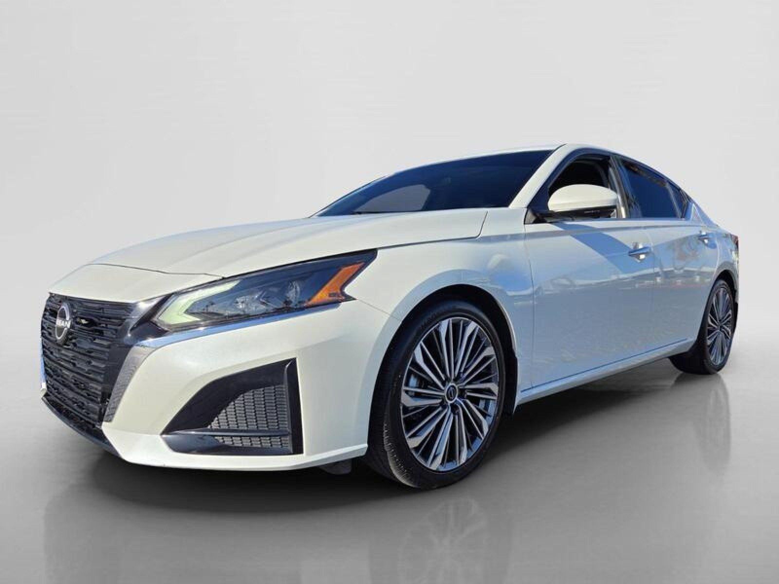 Used 2023 Nissan Altima 2.5 SL FWD image 8
