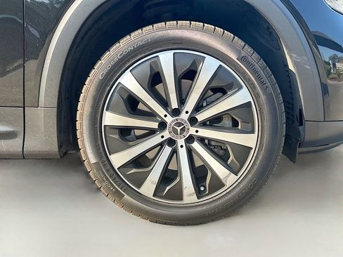 Used 2020 Mercedes-Benz GLB 250 w/ Premium Package image 12