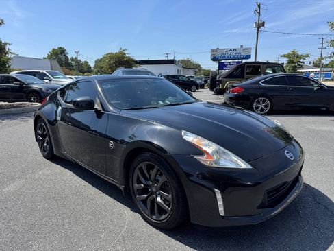 Used 2015 Nissan 370Z Coupe RWD image 3