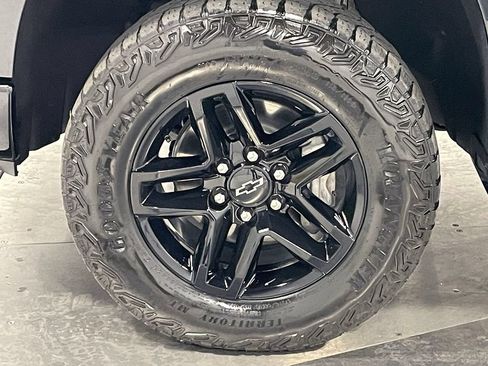 Used 2024 Chevrolet Silverado 1500 LT Trail Boss w/ LT Trail Boss Premium Package AWD/4WD image 17
