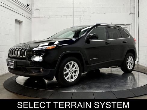 Used 2017 Jeep Cherokee Latitude w/ Cold Weather Group image 4
