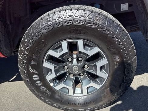 Used 2023 Toyota Tacoma TRD Off-Road w/ Technology Package AWD/4WD image 8