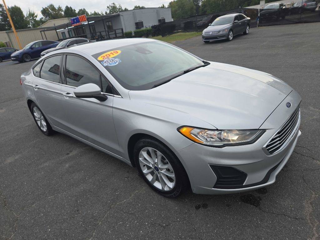 Used 2019 Ford Fusion SE FWD image 32