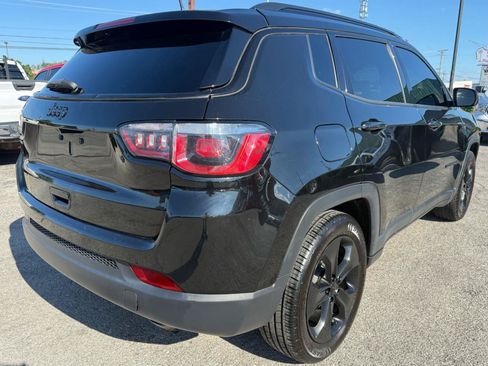 Used 2020 Jeep Compass Latitude FWD image 9