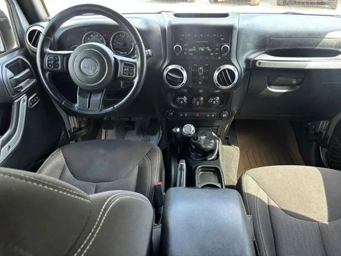 Used 2015 Jeep Wrangler Unlimited Sahara w/ Connectivity Group AWD/4WD image 16
