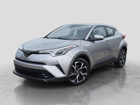Used 2019 Toyota C-HR XLE FWD image 1