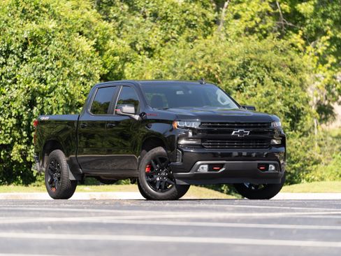Used 2022 Chevrolet Silverado 1500 RST w/ Redline Edition AWD/4WD image 2