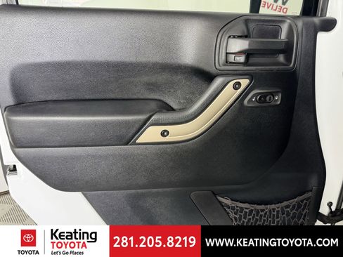 Used 2016 Jeep Wrangler Unlimited Sahara image 10