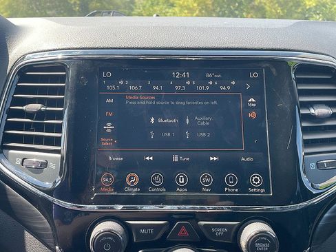 Used 2021 Jeep Grand Cherokee Laredo X image 22