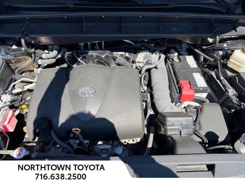 Used 2022 Toyota Highlander XLE AWD/4WD image 17