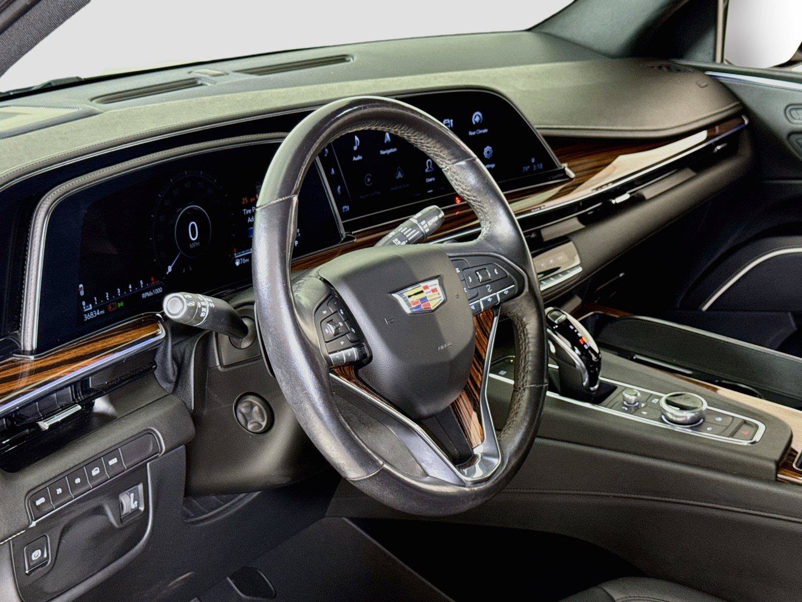 Used 2022 Cadillac Escalade Luxury AWD/4WD image 12