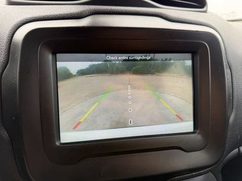 Used 2018 Jeep Renegade Altitude FWD image 21