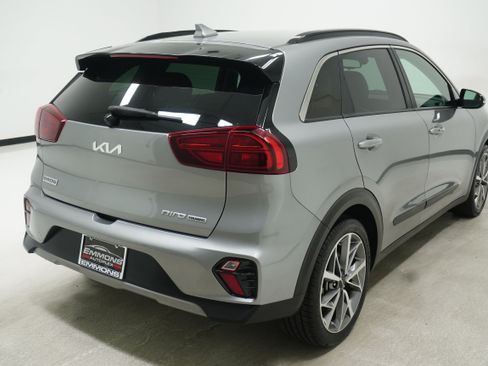 Used 2022 Kia Niro Touring Special Edition FWD image 4