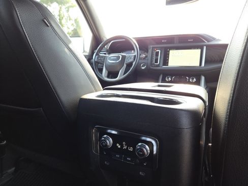 Used 2023 GMC Yukon Denali AWD/4WD image 28
