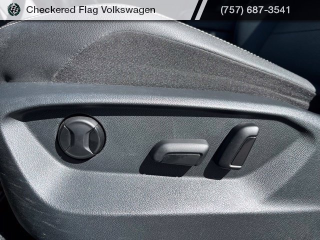 Used 2021 Volkswagen Tiguan SE w/ Panoramic Sunroof Package AWD/4WD image 24