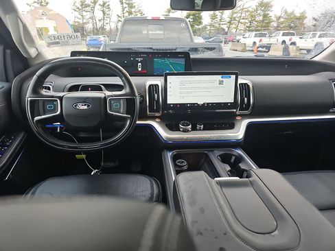 Used 2025 Ford Expedition Max Platinum image 17