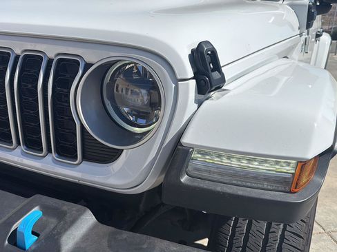 Certified 2024 Jeep Wrangler Unlimited Sahara AWD/4WD image 16