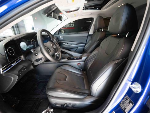 Used 2022 Hyundai Elantra Limited FWD image 9