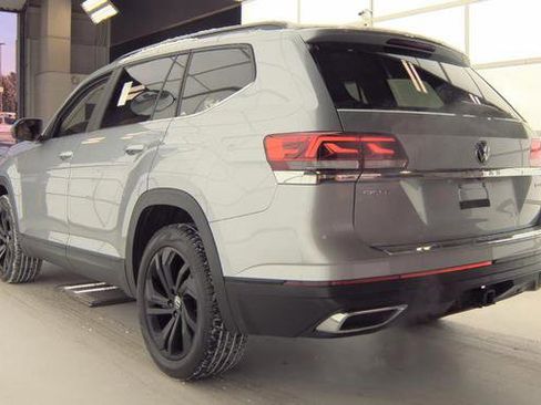 Used 2022 Volkswagen Atlas SE w/ Black Wheel Package image 6
