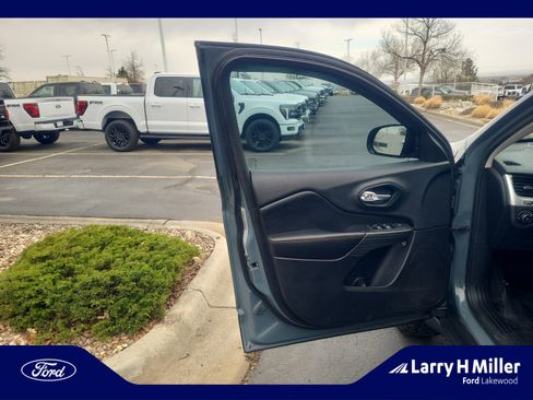 Used 2015 Jeep Cherokee Trailhawk w/ Leather Interior Group image 13