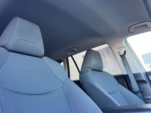 Used 2022 Toyota RAV4 LE AWD/4WD image 18