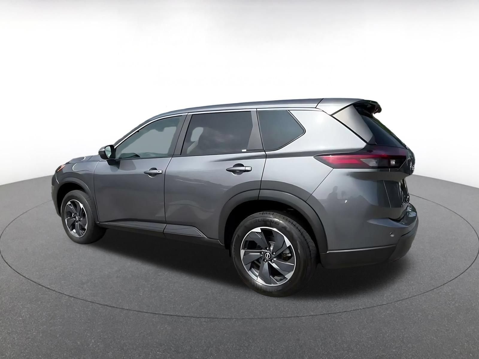Used 2025 Nissan Rogue SV FWD image 9