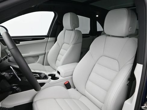 New 2026 Porsche Macan image 5