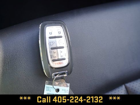 Used 2025 Chrysler Pacifica Select FWD image 39