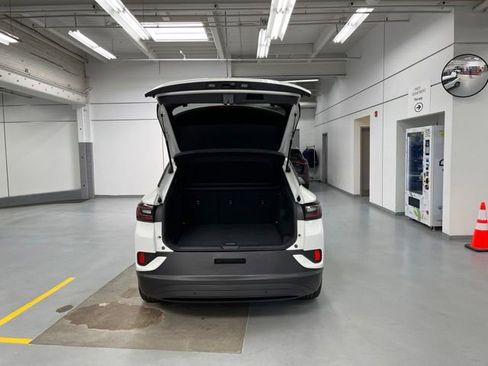 Used 2023 Volkswagen ID.4 Pro RWD image 9
