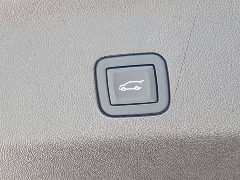 Used 2023 Chevrolet Suburban Z71 w/ Z71 Off-Road Package AWD/4WD image 15