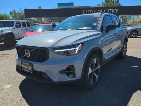 Used 2026 Volvo XC40 B5 Plus AWD/4WD image 3