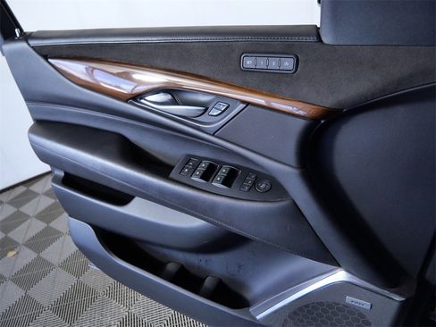 Used 2018 Cadillac Escalade ESV Luxury image 30