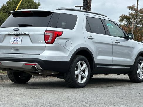 Used 2016 Ford Explorer XLT w/ Equipment Group 202A image 5