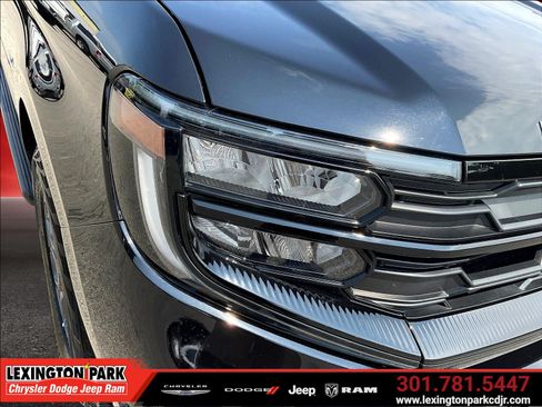 Used 2025 Ford Expedition Max Active AWD/4WD image 31