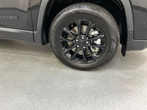 Used 2023 Jeep Cherokee Altitude Lux AWD/4WD image 29