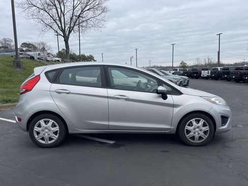 Used 2012 Ford Fiesta SE w/ Moon & Mood Pkg image 4