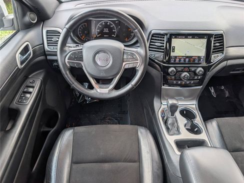 Used 2020 Jeep Grand Cherokee Altitude AWD/4WD image 16