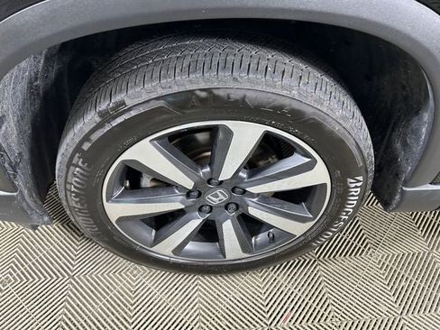 Used 2024 Honda Pilot Touring image 11