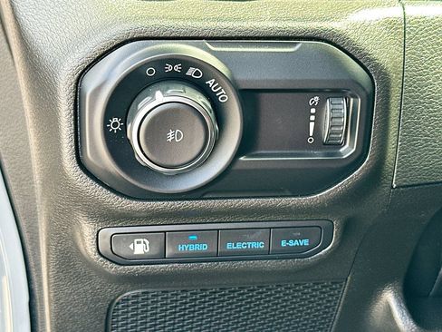 Used 2023 Jeep Wrangler Unlimited w/ Sun & Screen Package AWD/4WD image 10