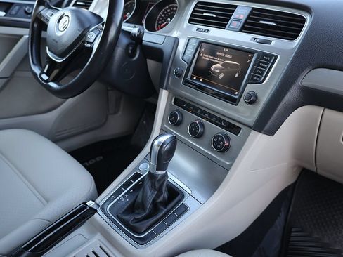 Used 2016 Volkswagen Golf SE FWD image 17