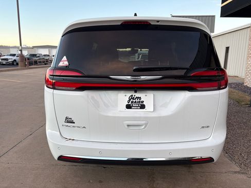 New 2026 Chrysler Pacifica Select image 10