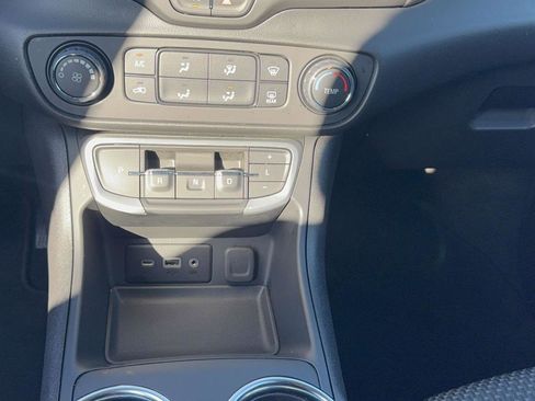 Used 2024 GMC Terrain SLE image 14
