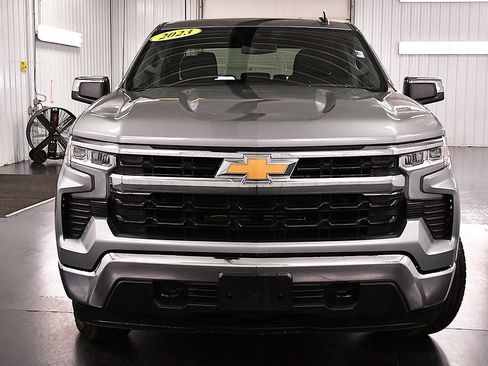 Used 2023 Chevrolet Silverado 1500 LT AWD/4WD image 2