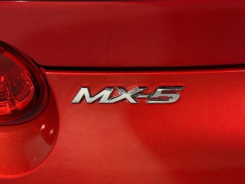 Used 2017 MAZDA MX-5 Miata RF Club RWD image 12