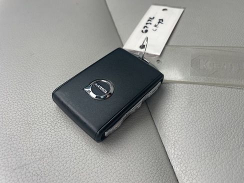 Used 2020 Volvo XC40 T5 Momentum image 42