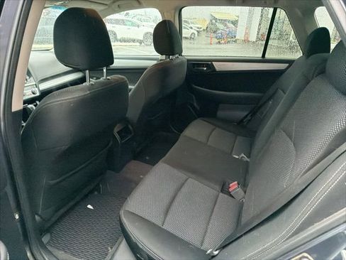 Used 2017 Subaru Outback 2.5i Premium image 7