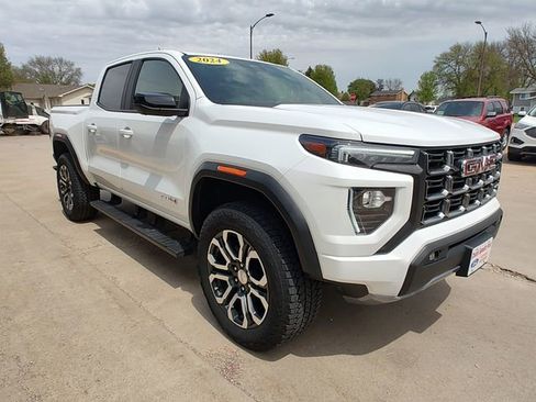 Used 2024 GMC Canyon AT4 w/ AT4 Premium Package AWD/4WD image 3