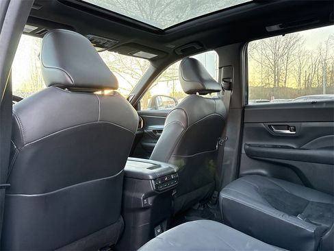 Used 2024 Toyota Grand Highlander AWD Hybrid image 13
