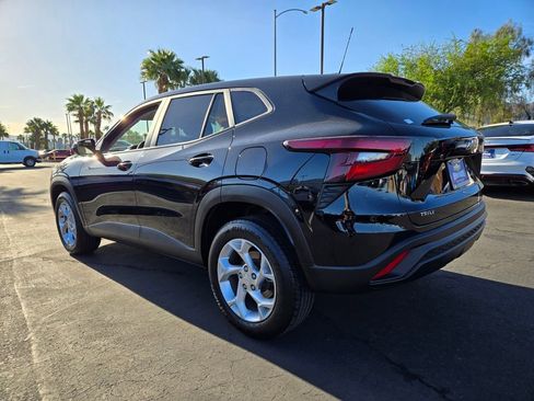 Used 2024 Chevrolet Trax LS w/ LS Convenience Package FWD image 4